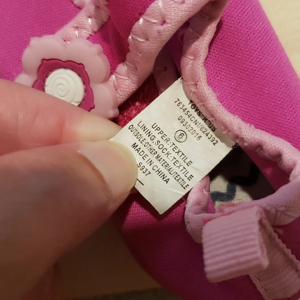 5/6 Pink Water Shoes